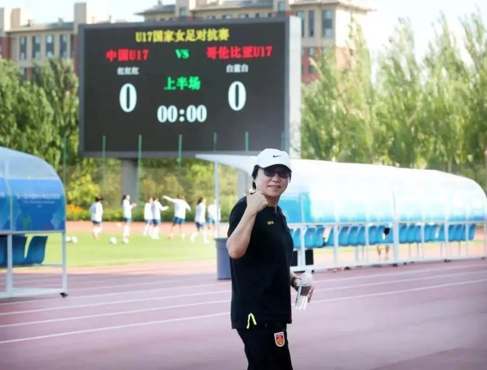 说着，他想起什么，连忙又道：对了林教头，那小子是跟刘家大小姐刘曼琼一起走的。